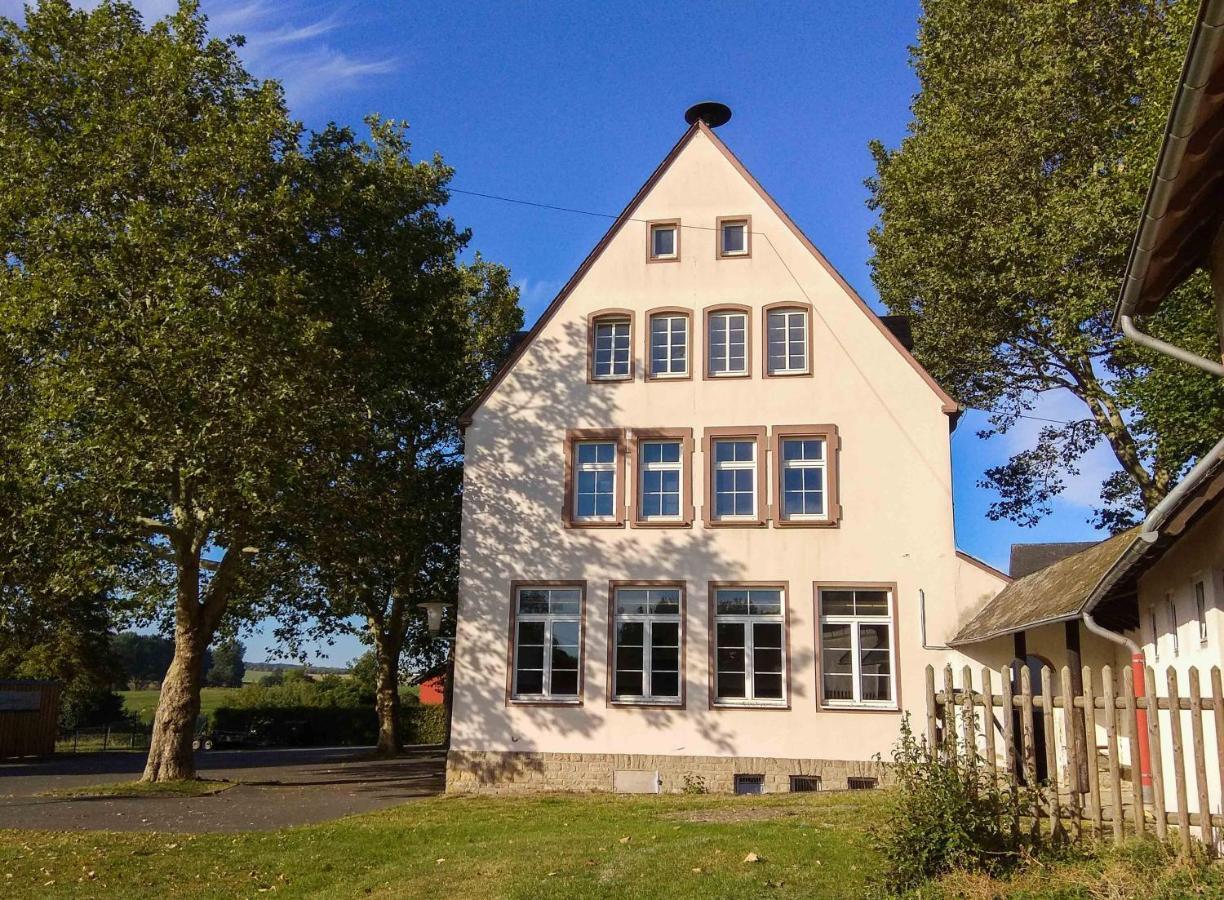 Alte Schule Gaestehaus - Fraeulein Apartment Bitburg Exterior photo