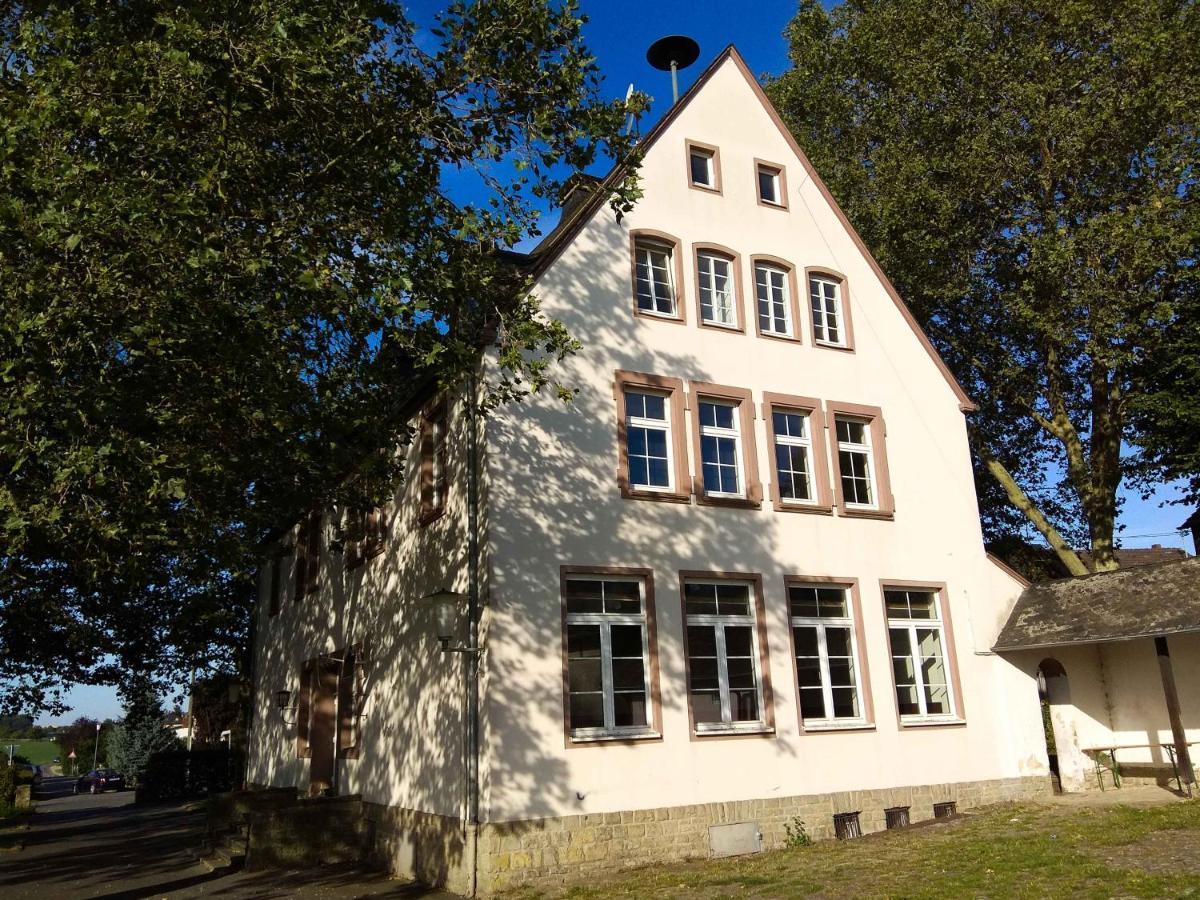 Alte Schule Gaestehaus - Fraeulein Apartment Bitburg Exterior photo